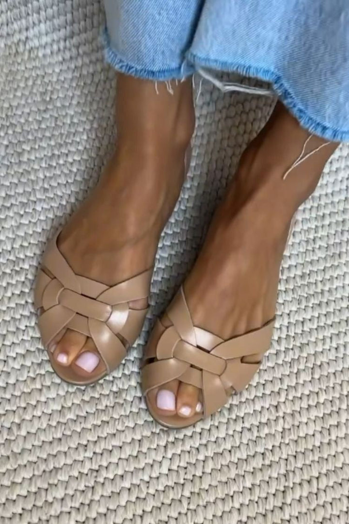 Avokärkiset espadrillot ristikkopunonnalla
