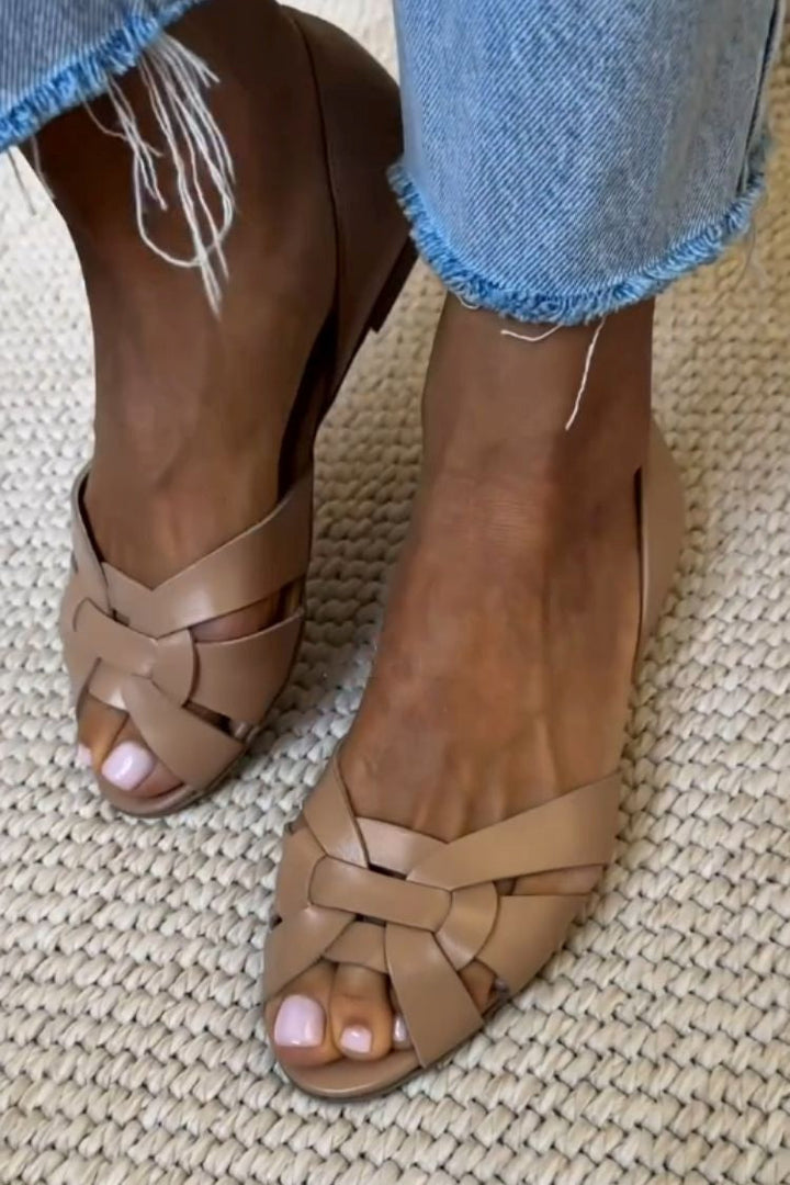 Avokärkiset espadrillot ristikkopunonnalla
