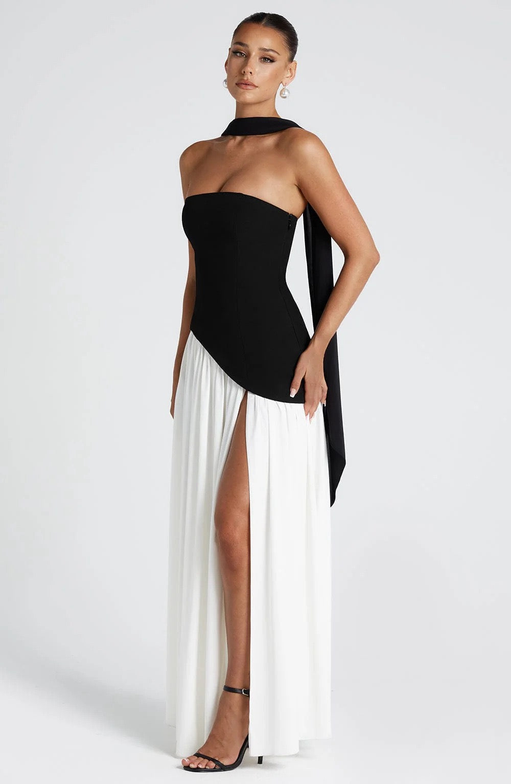 Beata – Hienostunut Pitkä Mekko